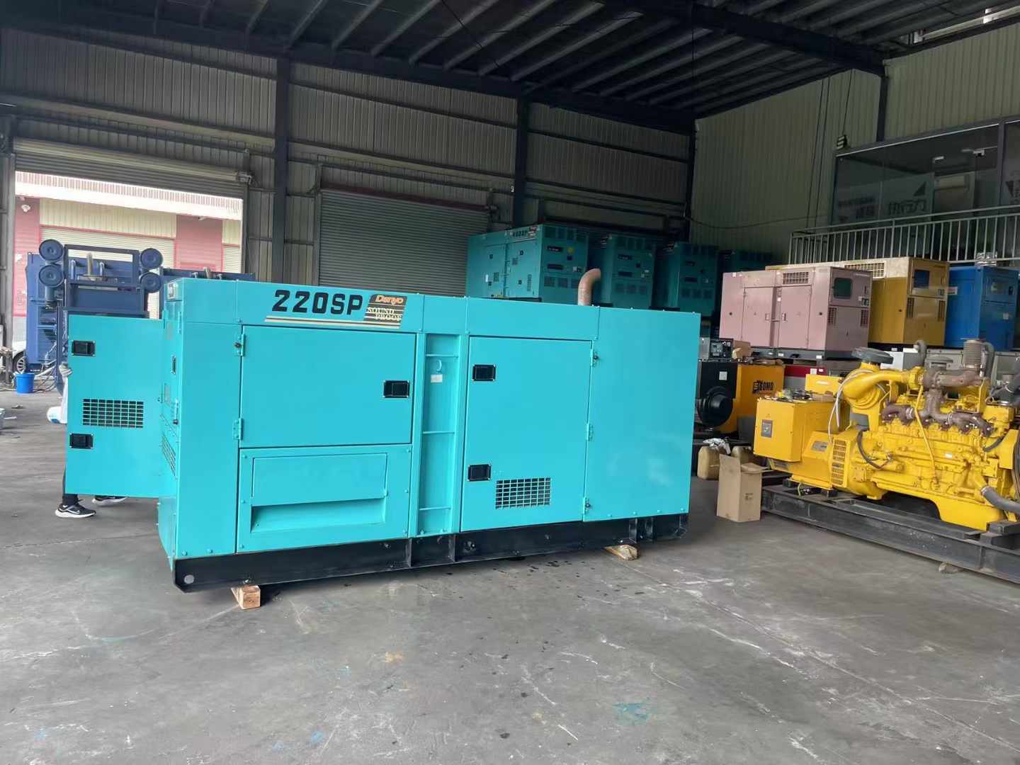 延庆柴油发电机组长期不间断运行时，如何监控其温度和压力？