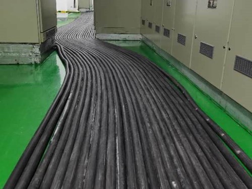 延庆如何根据理论计算公式计算温度对特定电压测量结果的影响？