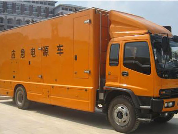 延庆冬季柴油发电机启动前，如何检查燃油系统中的积水？